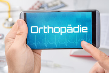 Smartphone mit dem Text Orthopädie auf dem Display