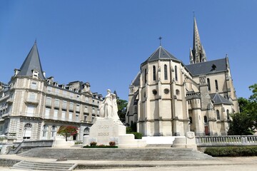Le monument aux morts sur le square Saint-Martin à Pau