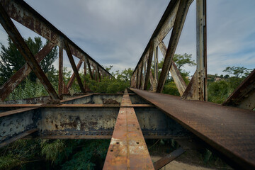 Fototapeta na wymiar Old rusty train bridge