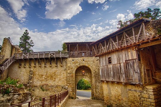 Lautrec - porte fortifiée de la Caussade