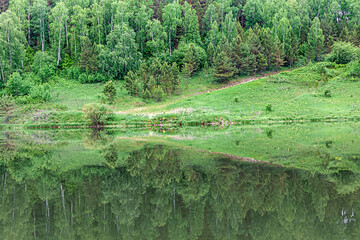 Obraz premium Beautiful summer landscape with reflection in the lake water