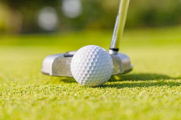 新緑のゴルフ場