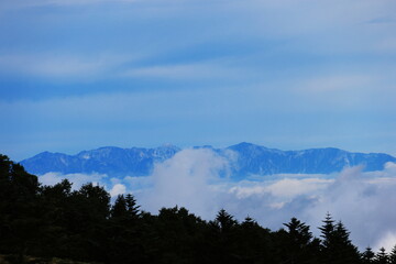 初秋の北八ヶ岳 双子山から北アルプス後立山連峰を望む