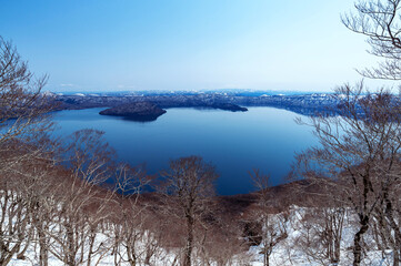 【青森県十和田湖】御鼻部山から眺める初春の十和田湖