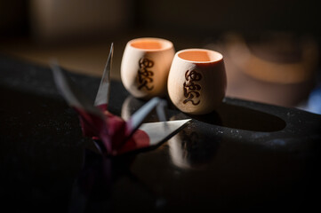 折り鶴とおちょこ