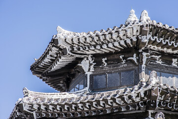 얼어붙은 한국식 가옥