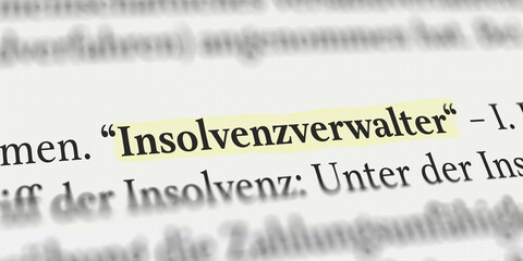 Insolvenzverwalter im Buch mit Textmarker markiert