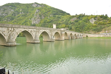 Fototapeta na wymiar old bridge over the river