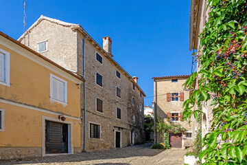 Fototapeta na wymiar Typical street scene of the medieval town of Groznjan on the Istrian peninsula without people
