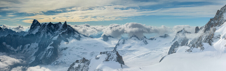 Vue du glacier du Géant derrière le Gros Rognon , Massif du Mont-Blanc , France