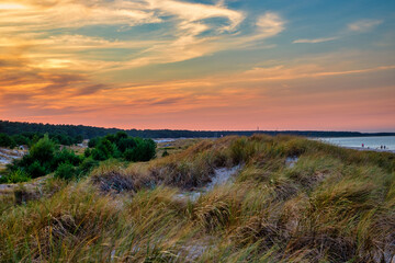 Der Ostsee Strand von Prerow und seine Dünen im Fischland Darß-Zingst bei Sonnenuntergang