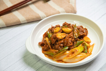 Korean beef stir fry is a spicy korean beef that is mix with gochujang paste, soy sauce, sesame oil and herbs. 