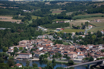 Fototapeta na wymiar Sainte-Livrade-sur-Lot