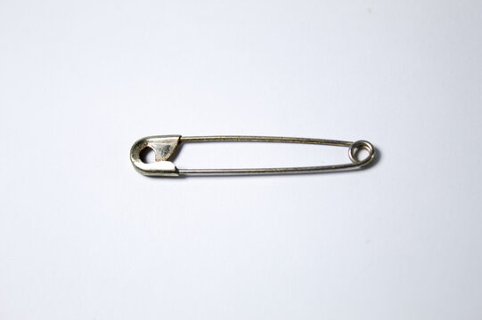 Metal pin for baby diapers