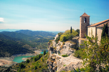 Obraz premium Old chapel in the mountains of Spain