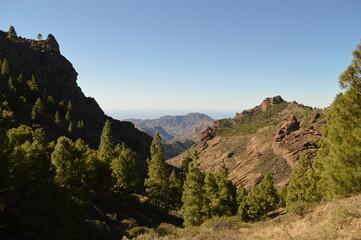 Fototapeta na wymiar The beatiful coastline and mountains on Gran Canaria in Spain
