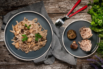 Italian pasta with chicken and mushrooms.