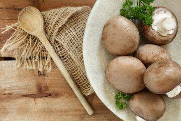 Braune Champignons
