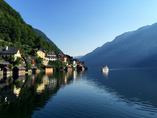 Fototapeta premium view of town with hill near lake in Hallstatt Upper Austria