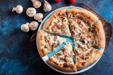 Pizza Bianca with bacon and mushrooms