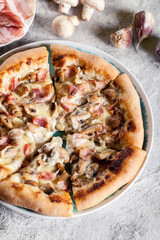 Pizza Bianca with bacon and mushrooms
