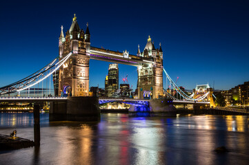 tower bridge london at night