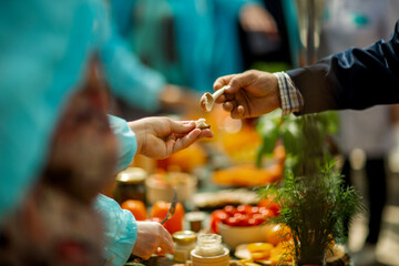 Obraz premium people in protective suits taste vegetables on the table 