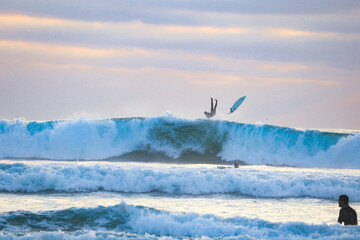 Surfer Wipout - obrazy, fototapety, plakaty