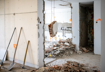 Old apartment renovation dismantling process