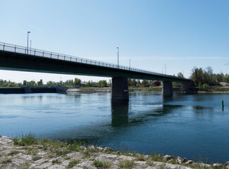 Grenze Breisach am Rhein. Rheinbrücke für den Straßenverkehr führt von Breisach nach Volgelsheim auf französischer Seite
