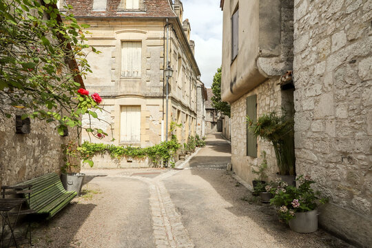 Promenade &agrave; Issigeac, France