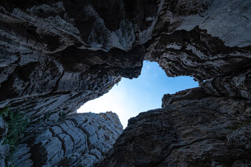 Obraz premium view of the sky through snow pits in the mountains