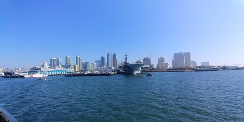 Obraz premium city skyline and marina