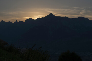 Montagne, coucher de soleil