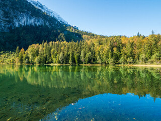 Frillensee, Bayern, an einem sonnigen Herbsttag