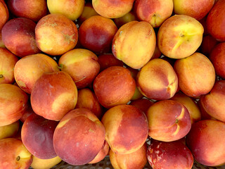peaches on a market