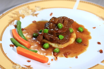 Javanese steak with mass potato and black pepper sauce