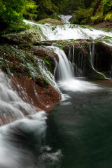 Obraz premium 初秋のおしどり隠しの滝