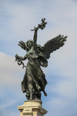 Fototapeta na wymiar Engels Statue Rom