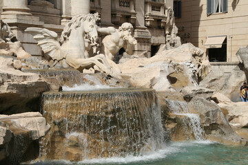 Trevi Brunnen Rom rechte Seite