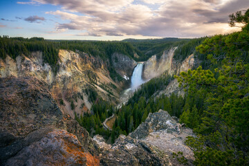 Obraz premium lower falls of the yellowstone national park at sunset, wyoming, usa