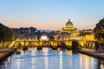 Fototapeta na wymiar Saint Peter Basilica at night in Vatican city state
