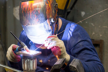 Welding corrugation for passenger car exhaust system