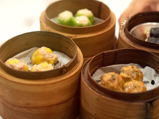 Dim sum is a Chinese snack or appetizer. Prefer to eat with tea That is known all over the world It is a term for many foods. It is usually steamed food such as dumplings, steamed buns, hagao, gyoza
