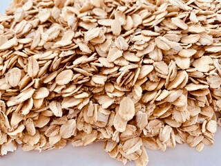 oats on white background