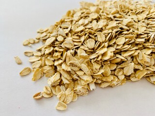 oats on white background