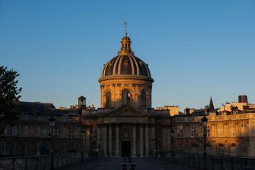 morning in pont des arts in paris 