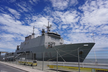 Schiff am Hafen 