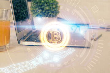 Obraz premium Double exposure of blockchain theme hologram and table with computer background. Concept of bitcoin crypto currency.
