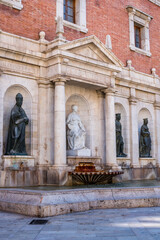 Obraz premium statue of the Roman goddess who is the patron saint of water. statue of the goddess near the fountain. Spain